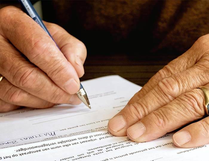 cinclus pharma male hands signing contract
