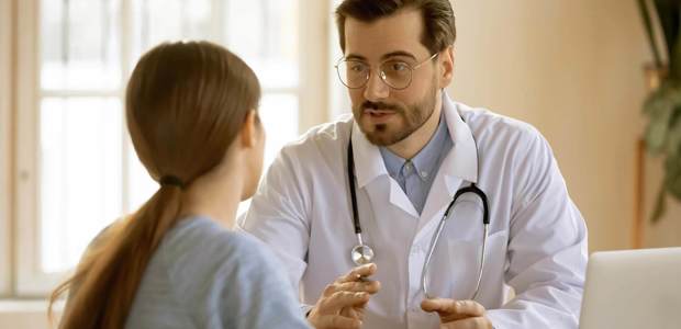 cinclus pharma male doctor consulting woman